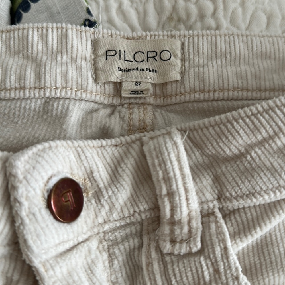 White pilcro cords- size 27. Wrinkly but barely worn!